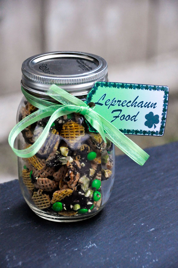 St. Patrick&rsquo;s Day Leprechaun Food Gift + Free Printable - Rockin Mama™